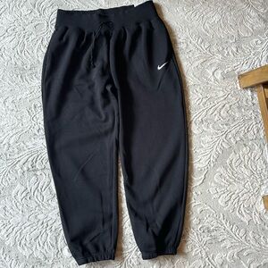 Womens Nike sweat pant size Large, brand new!